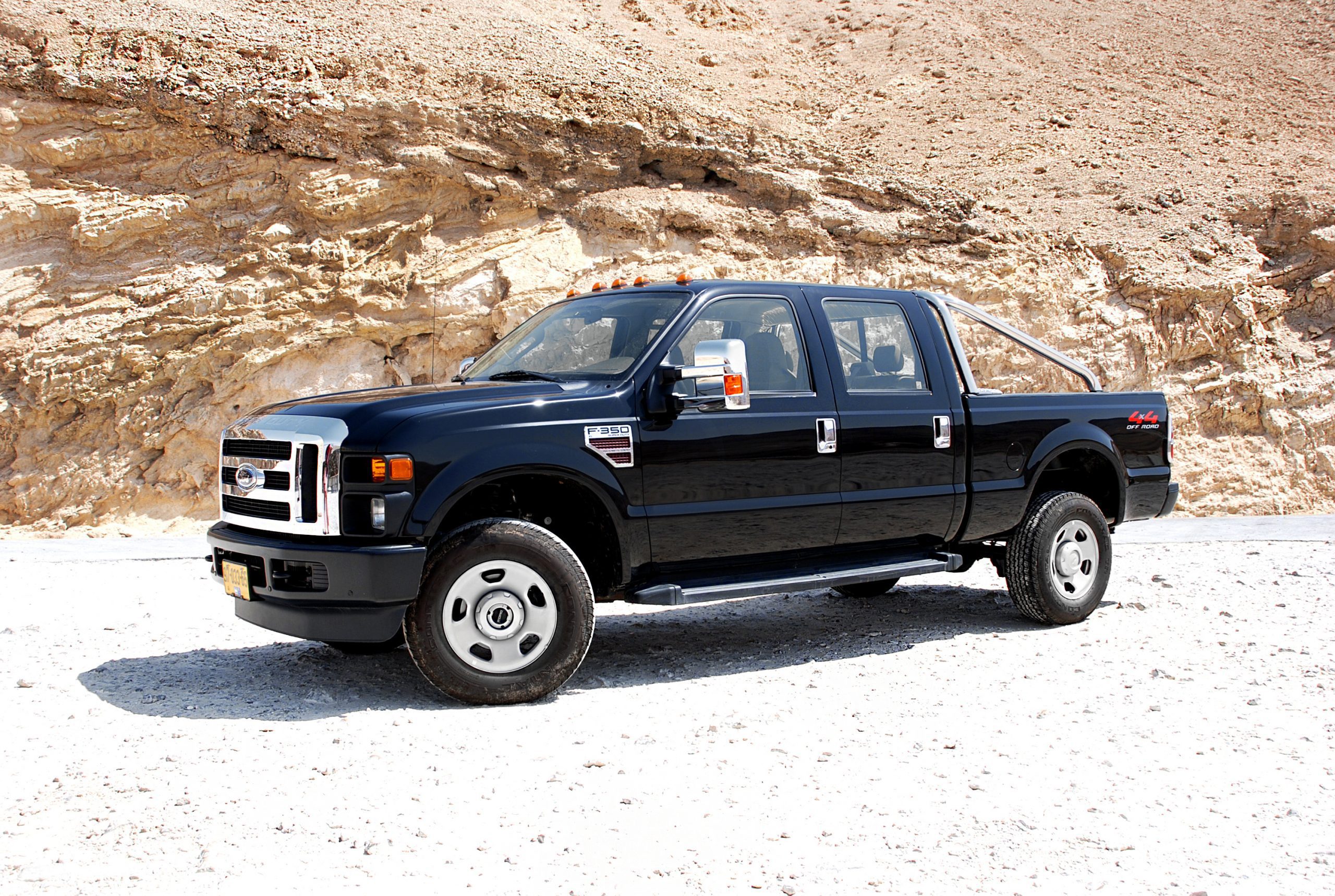 Lawsuit claims Ford misstated the towing capacity of F-350 trucks