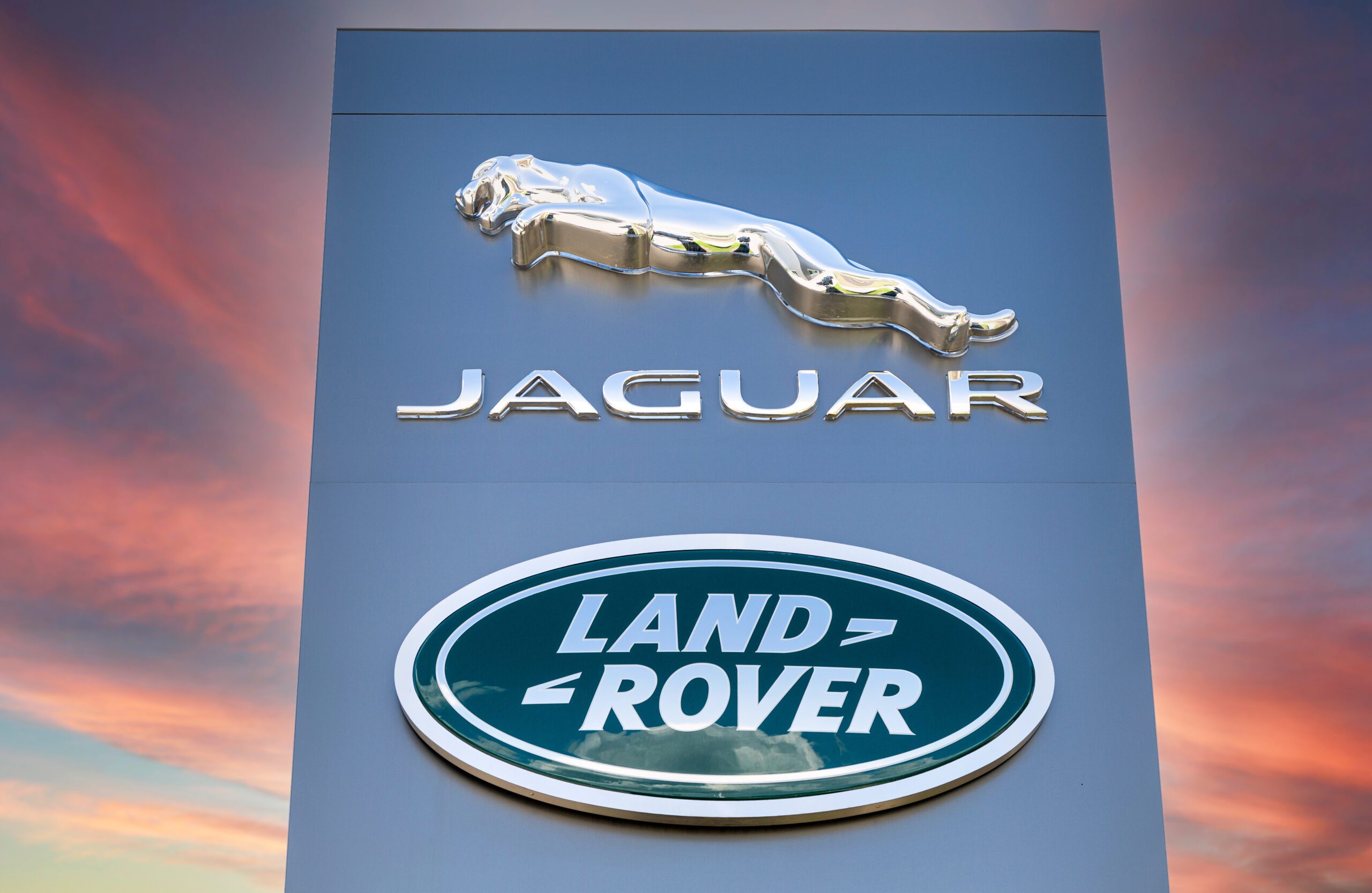 A lawsuit alleges certain diesel Land Rover vehicles have defective engine filters.