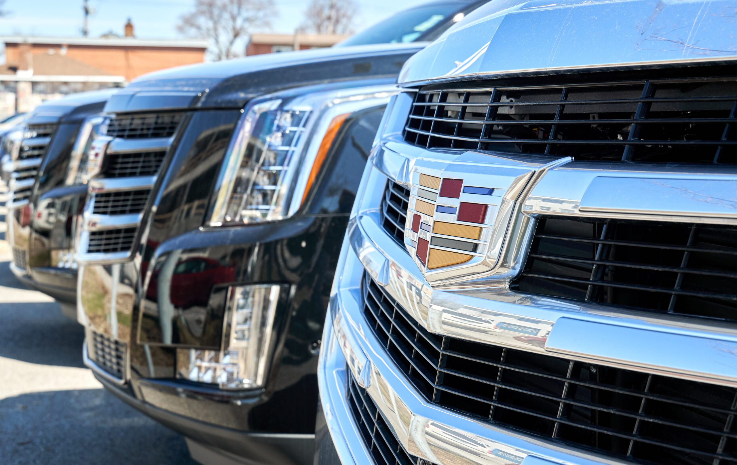 A class action lawsuit alleges defects in infotainment systems of certain Cadillac Escalade vehicles.