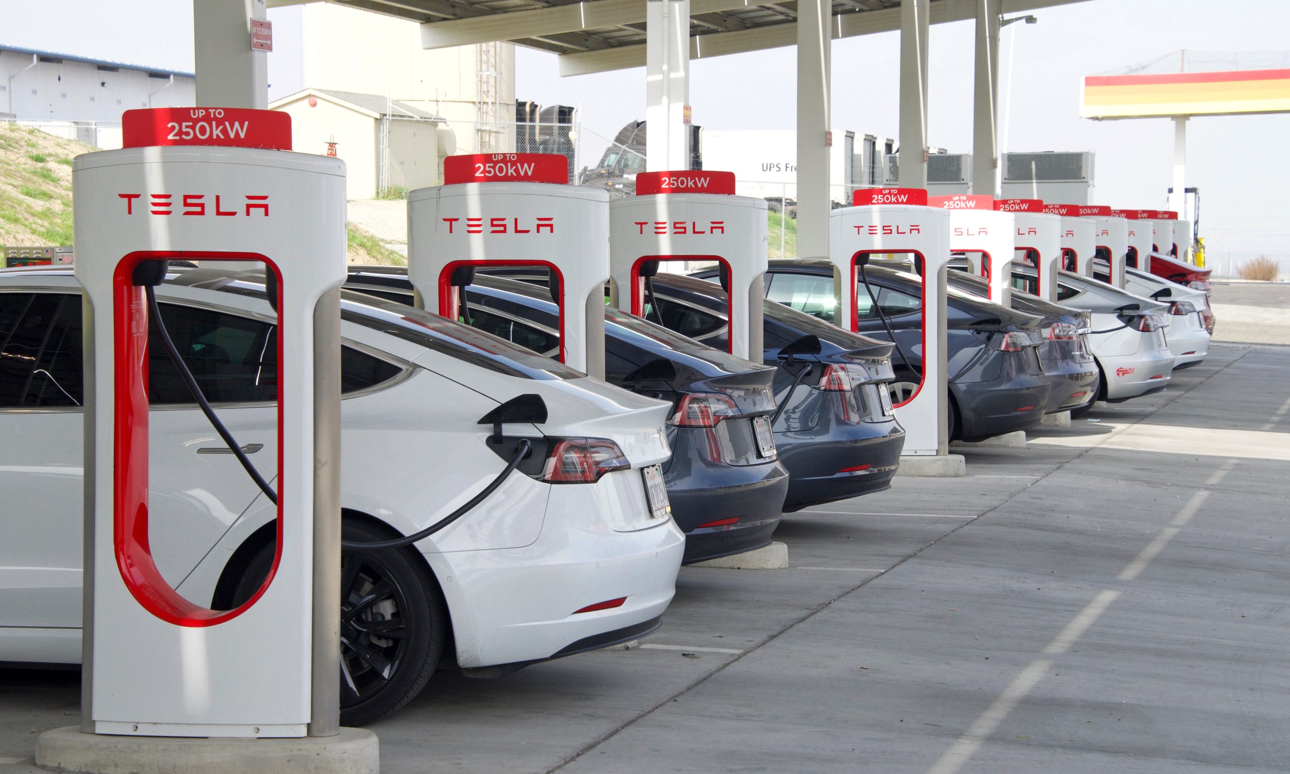A lawsuit claims Tesla falsely advertised 3 Years’ of free supercharging